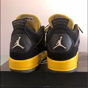 Air Jordan 4 Thunder